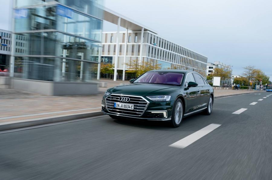  Audi A8 L 60 TFSI e Quattro 2019 года  (WW) (фото 38 из 61)